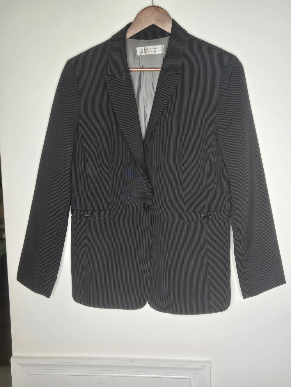 Tahari Arthur S Levine Black Pinstripe Single Button Tailored Career Suit Blazer